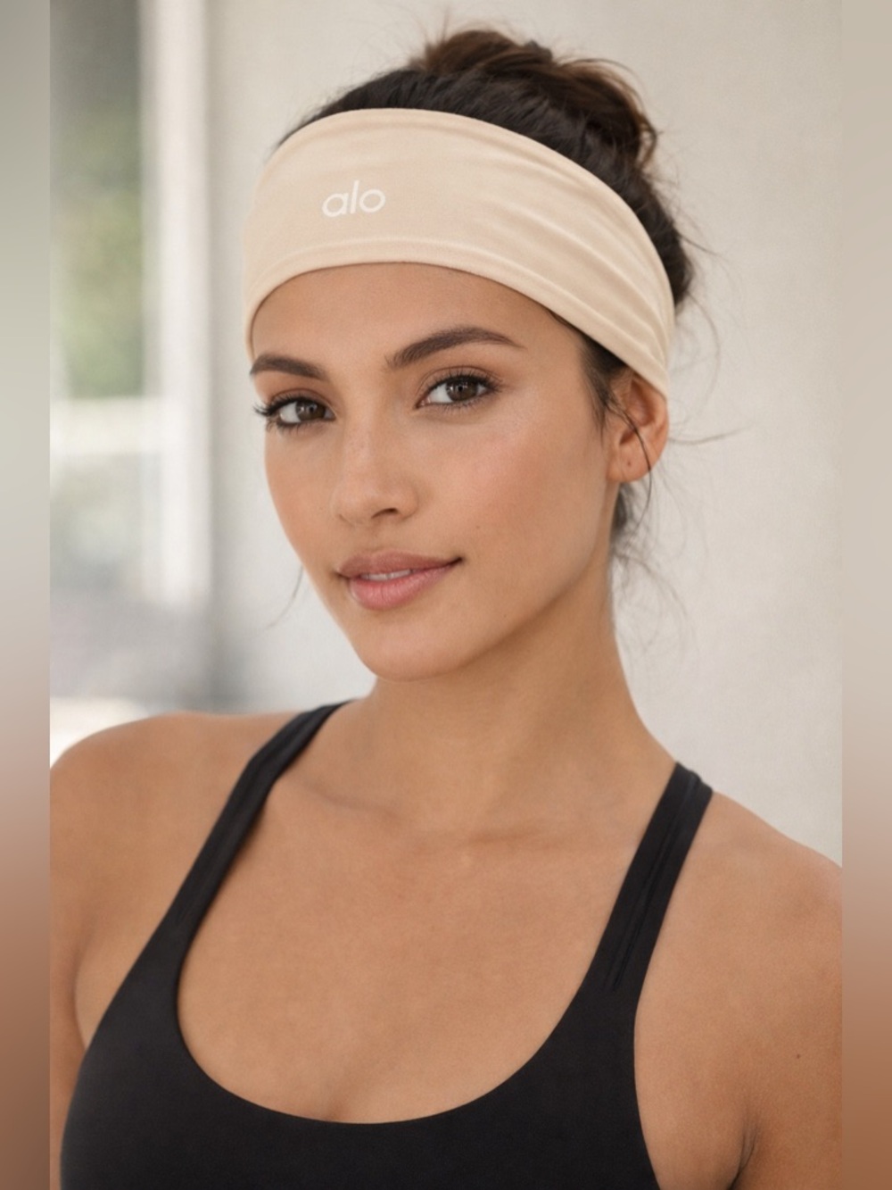 ALO Yoga Neutral Wide Stretch Headband in Beige